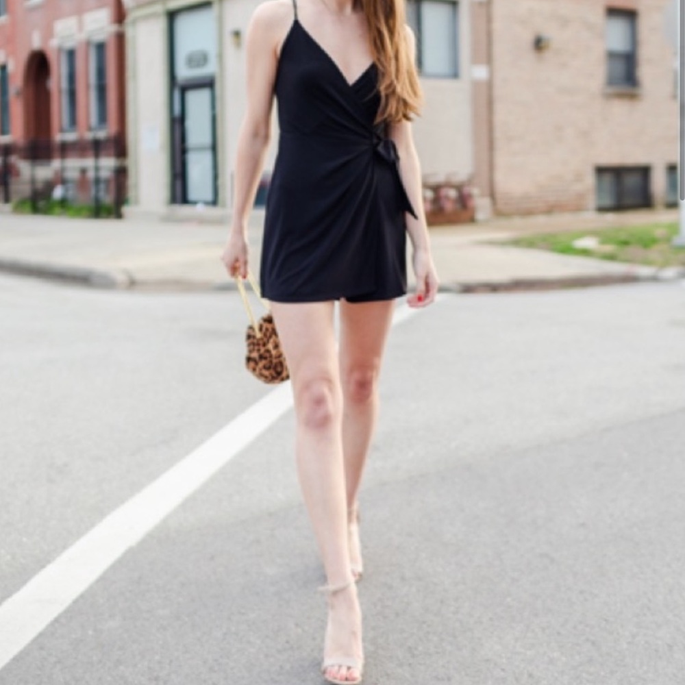 Express‎ Tie Waist Wrap Surplice Black Romper Shorts Playsuit Size Small NEW - Picture 3 of 12